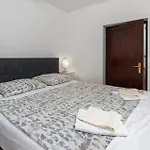 2 Bedroom Stunning In Apartamento