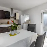 Apartamento 2 Bedroom Stunning In Novi Vinodolski