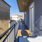 2 Bedroom Stunning In *