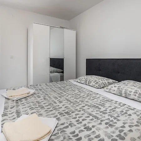 2 Bedroom Awesome In * נובי ווינודולסקי