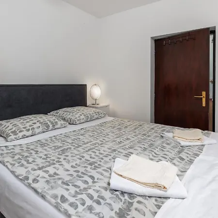 2 Bedroom Awesome In Apartman
