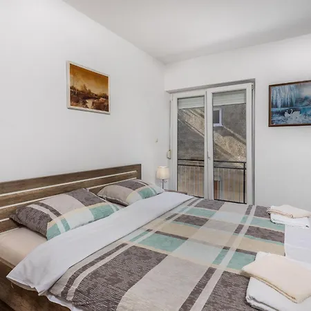 2 Bedroom Awesome In * נובי ווינודולסקי