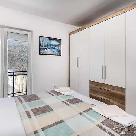2 Bedroom Awesome In * נובי ווינודולסקי